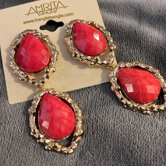 Amrita Singh fuchsia and gold earrings - Picture 4 of 4